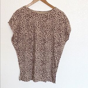 Uniqlo Disney Lion King Tan Black Short Sleeve Top